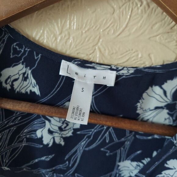 Leith Blue Floral Wrap Dress Flutter Sleeve Midi Sz Small - Picture 4 of 10